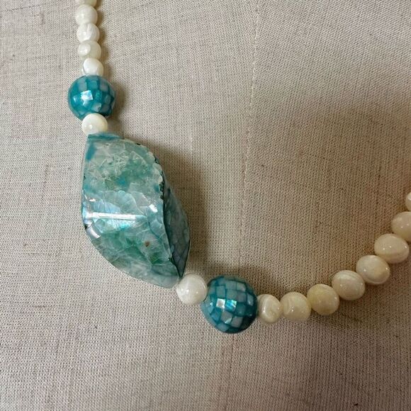 Karla Jordan mother of pearl cream  and blue asymmetrical necklace - Picture 2 of 14